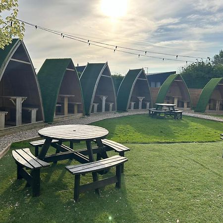 Black Bull Retreat, Barmston With Private Hot Tubs Driffield Exterior foto