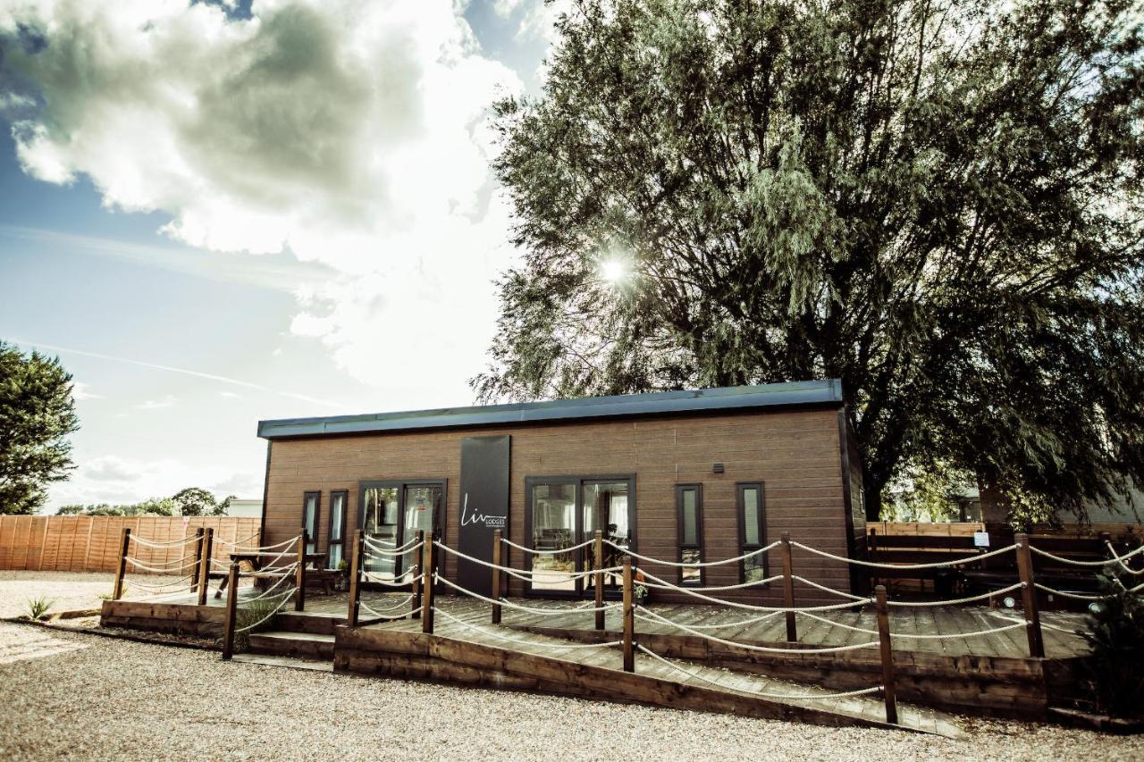 Black Bull Retreat, Barmston With Private Hot Tubs Driffield Exterior foto
