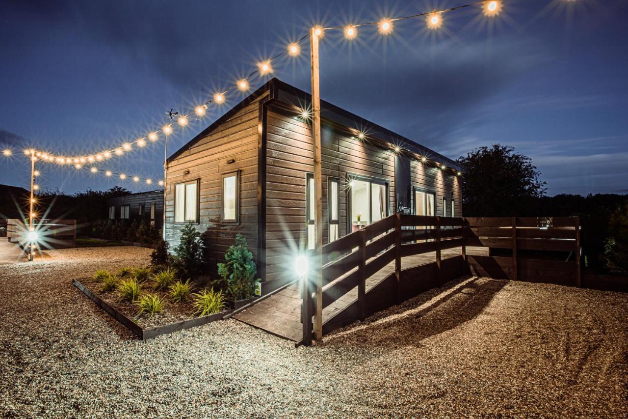 Black Bull Retreat, Barmston With Private Hot Tubs Driffield Exterior foto