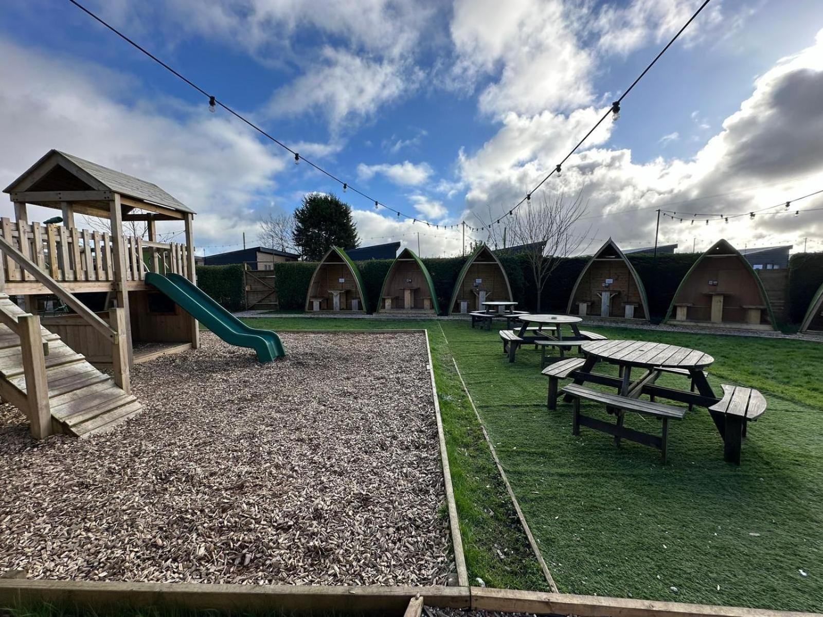 Black Bull Retreat, Barmston With Private Hot Tubs Driffield Exterior foto